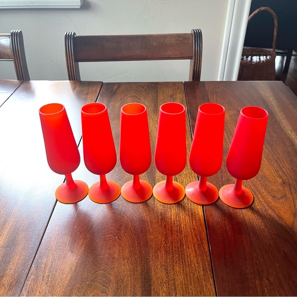 Six Vintage MCM Satin Red/Orange fluted Cordial glasses. Bases UV reactive. - Picture 10 of 16